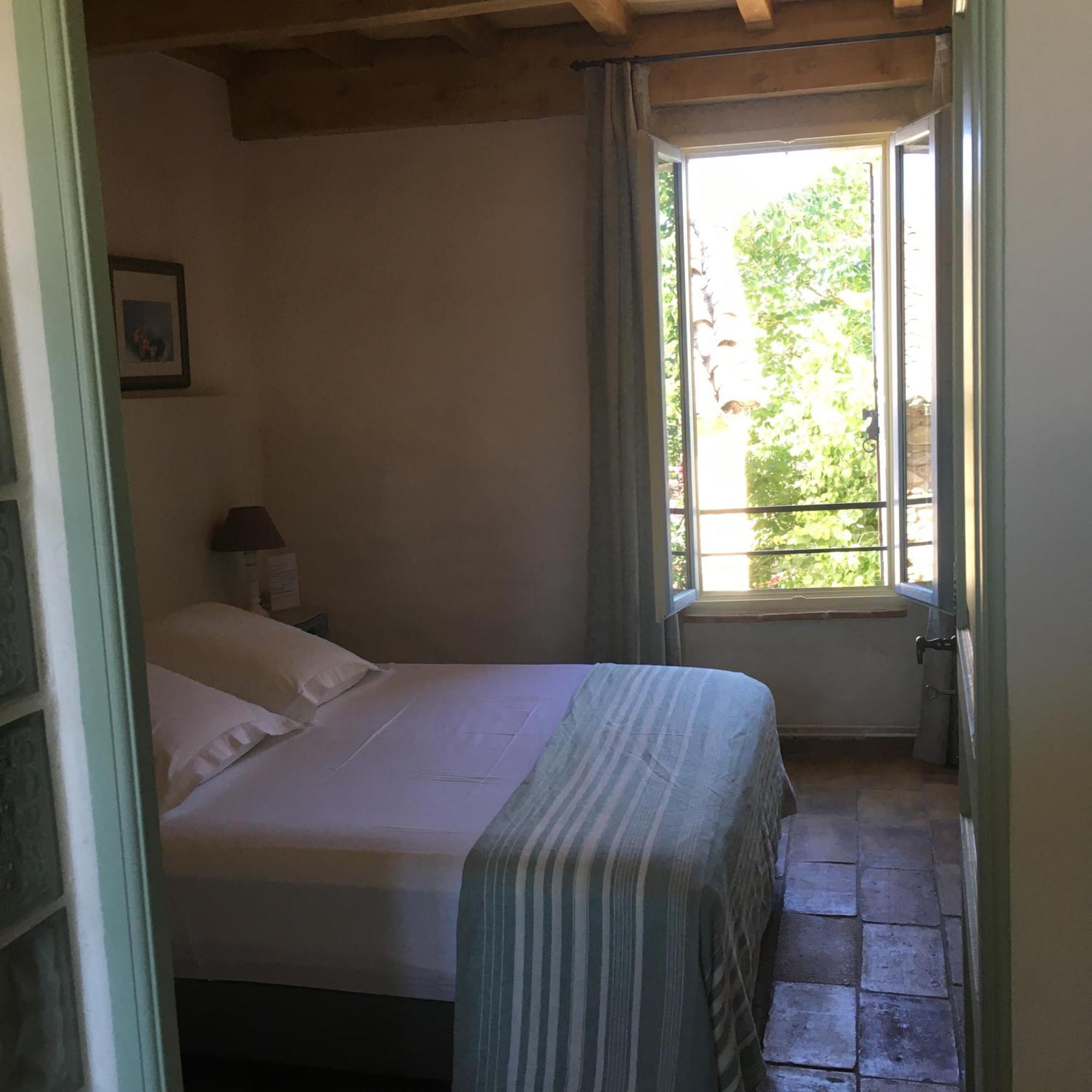 L'Escampe Bed & Breakfast Saturargues Room photo